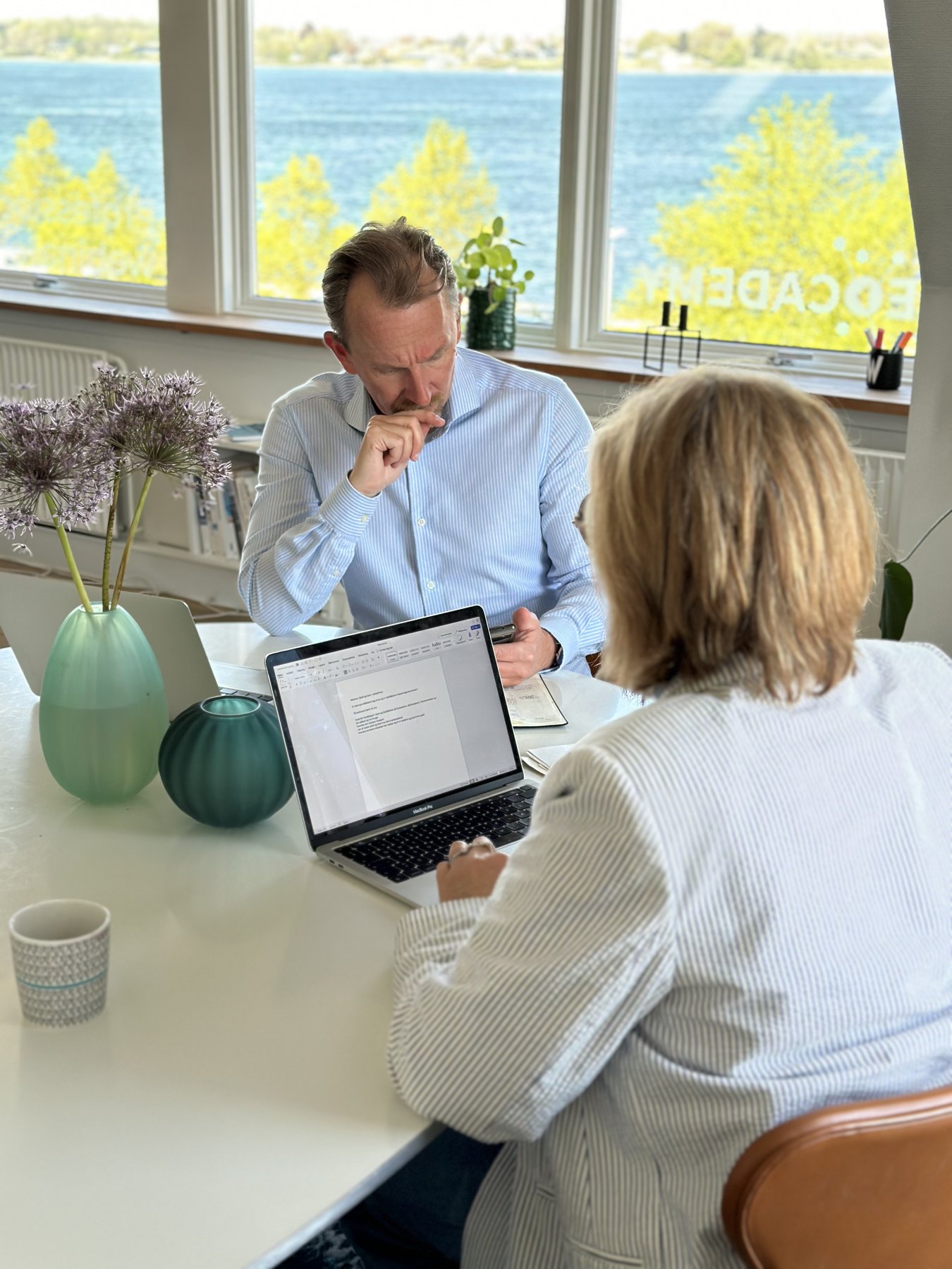 Anne-Mette Rønholt og Thomas Markersen arbejder sammen på et manuskript