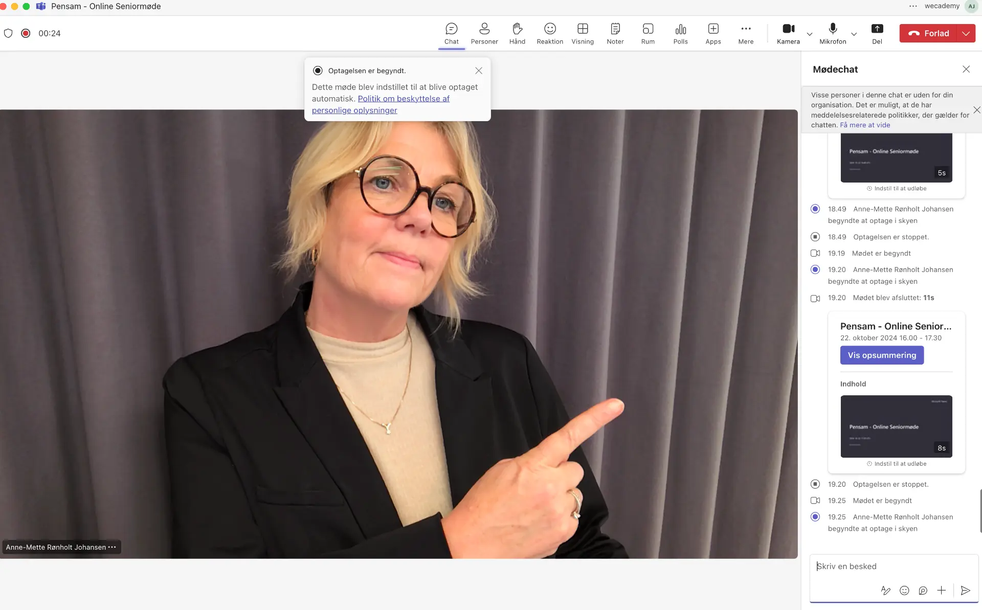 Anne-Mette Rønholt som vært på et online arrangement